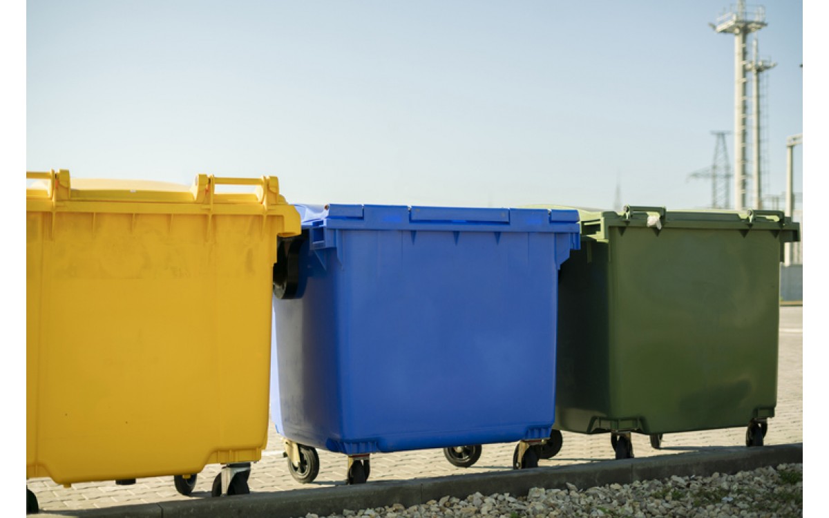 1100 L waste containers – discover their advantages and see how they differ!