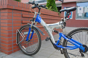 Bremen 90 wall-mounted bike rack for one bicycle